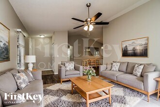 836 Sylvia Dr, Unit 1207 in Deltona, FL - Foto de edificio - Building Photo