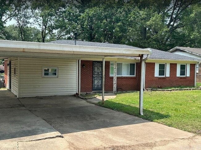 7409 Skylark Dr in Little Rock, AR - Building Photo - Building Photo