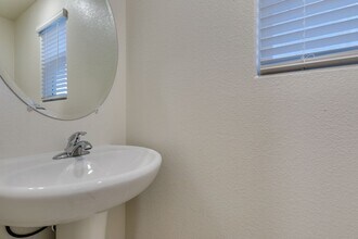 301 Rain Quail Wy in Henderson, NV - Building Photo - Building Photo