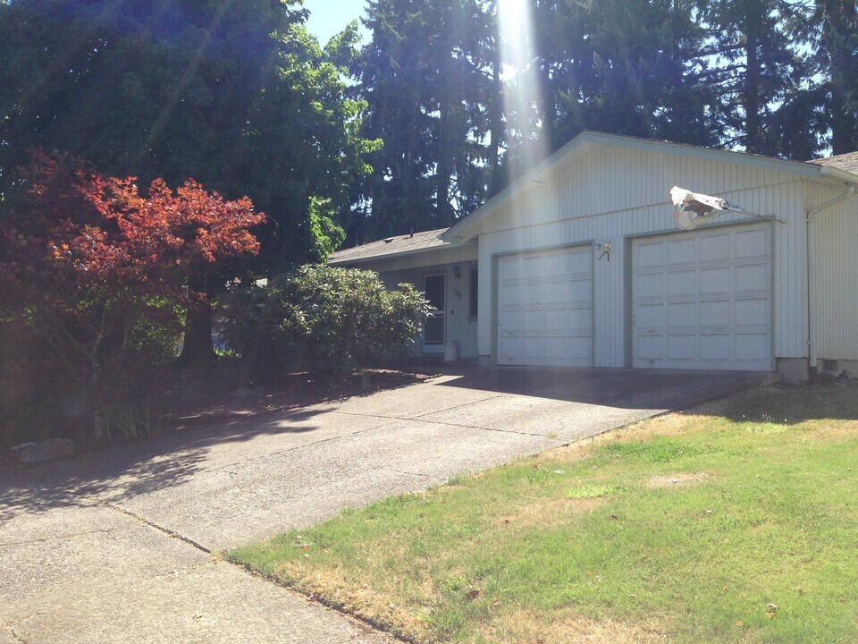 902 Travis Ave in Eugene, OR - Building Photo