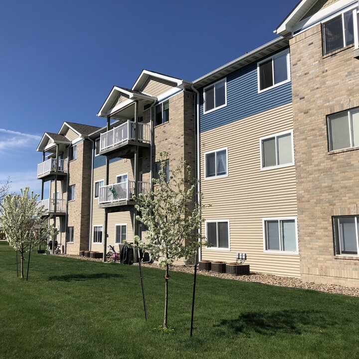 Sunrise Meadows in Waukee, IA - Foto de edificio