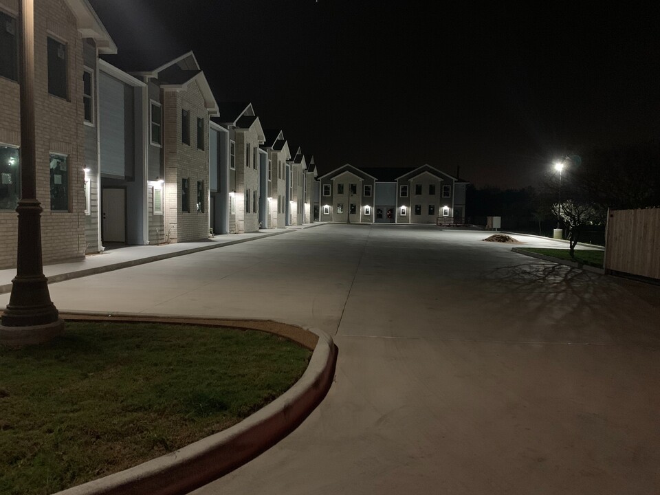 1402 S H St, Unit C19 in Harlingen, TX - Building Photo