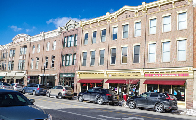 125-147 W Liberty St in Wooster, OH - Foto de edificio - Building Photo