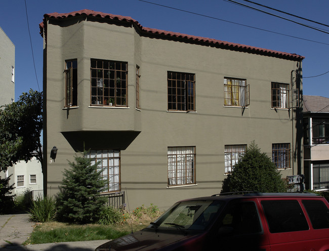 659-661 Wesley Ave in Oakland, CA - Foto de edificio - Building Photo