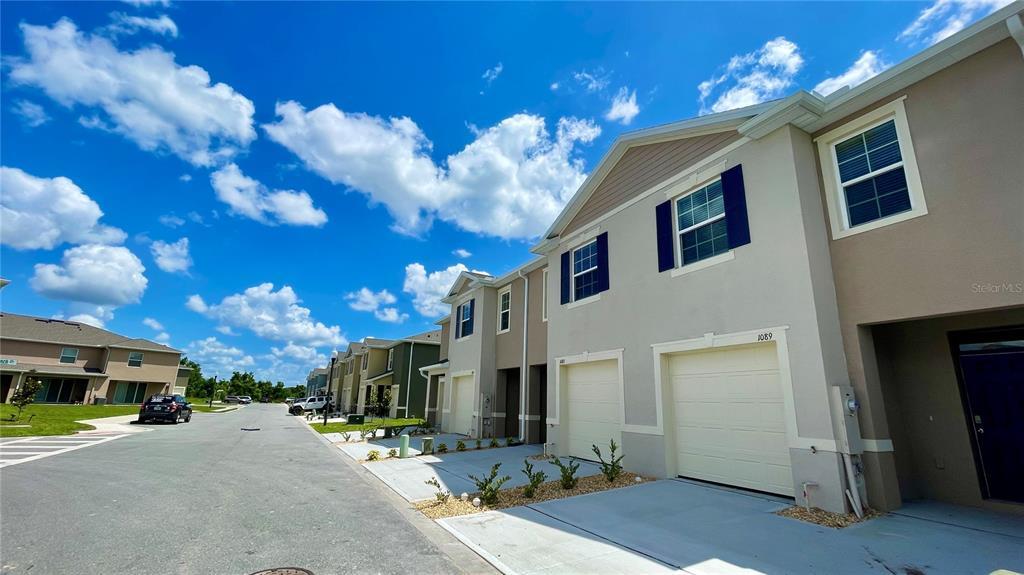 1089 Blue Jay Dr in Davenport, FL - Building Photo