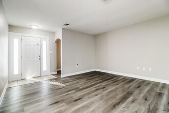 4450 Swift Ave in Titusville, FL - Foto de edificio - Building Photo