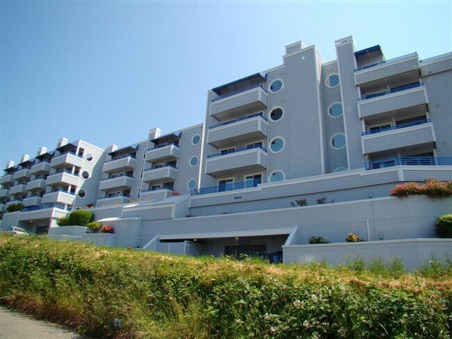 2244 13th Ave W-Unit -213 in Seattle, WA - Building Photo - Building Photo