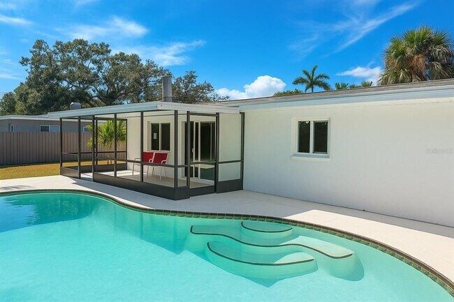 4201 14th Way NE in St. Petersburg, FL - Building Photo - Building Photo