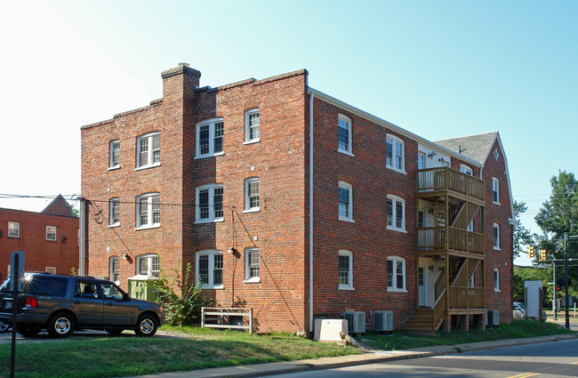 West Grove Condominium in Richmond, VA - Foto de edificio - Building Photo