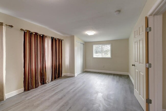 property at 907 Laredo St