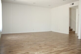 1140-1148 W. 36th Pl. in Los Angeles, CA - Foto de edificio - Building Photo