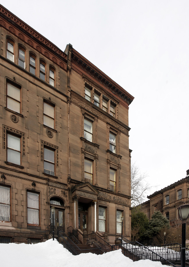 H & W Apartments in Philadelphia, PA - Foto de edificio - Building Photo