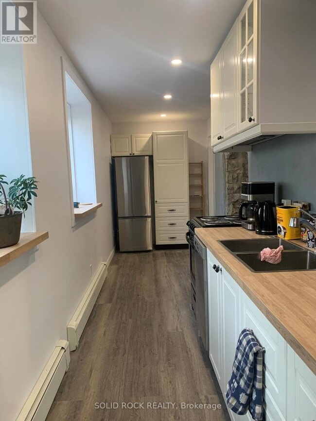 71 King St E in Brockville, ON - Building Photo - Building Photo