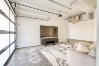 516 NE 56th Ave in Portland, OR - Building Photo - Building Photo