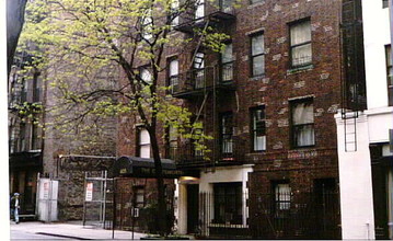 405 W 45th St in New York, NY - Building Photo - Building Photo