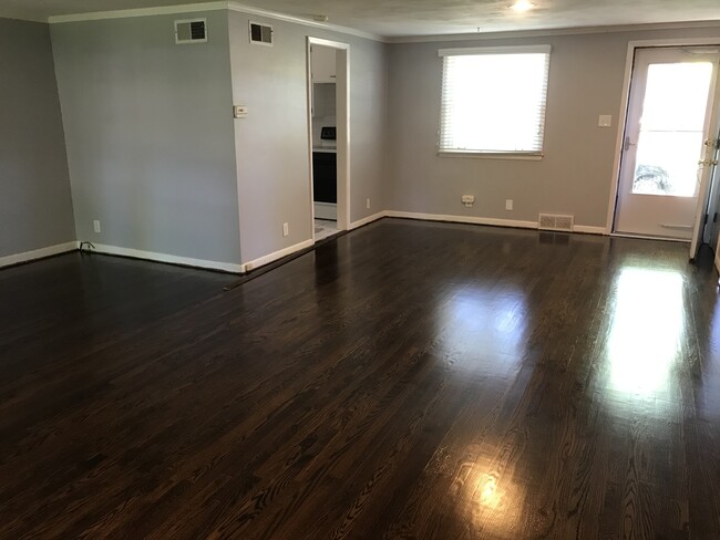 4001 W 67th St in Prairie Village, KS - Building Photo - Building Photo