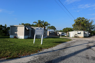 Green Acres Mobile Estates in Lake Worth, FL - Building Photo - Building Photo