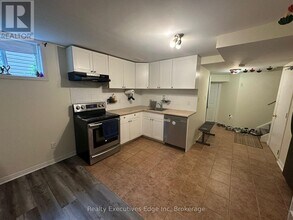 242 Farley Dr in Guelph, ON - Building Photo - Building Photo