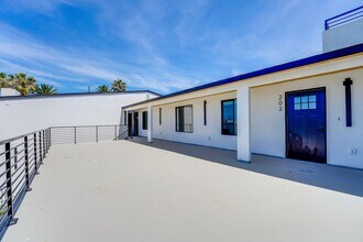Oceans 315 in La Jolla, CA - Building Photo - Building Photo