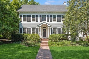 1316 Ashland Ave in Wilmette, IL - Building Photo
