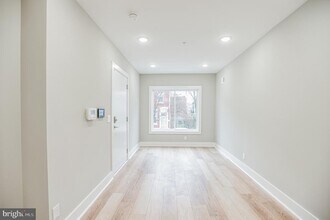 2216 Emerald St in Philadelphia, PA - Building Photo - Building Photo