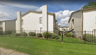 Villa Madrid in Houston, TX - Building Photo - Building Photo