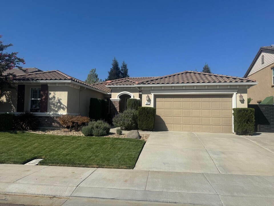261 Joyce Dr in Vacaville, CA - Building Photo