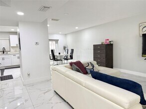 5118 Tennis Ct Cir in Tampa, FL - Building Photo - Building Photo