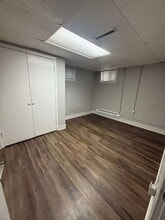 422 1/2 Broad St in Des Moines, IA - Building Photo - Building Photo