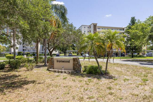 Pinebrook Ironwood in Bradenton, FL - Building Photo - Building Photo