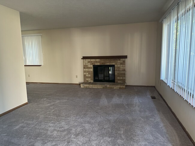 2163 Woodleaf Ct in Okemos, MI - Building Photo - Building Photo