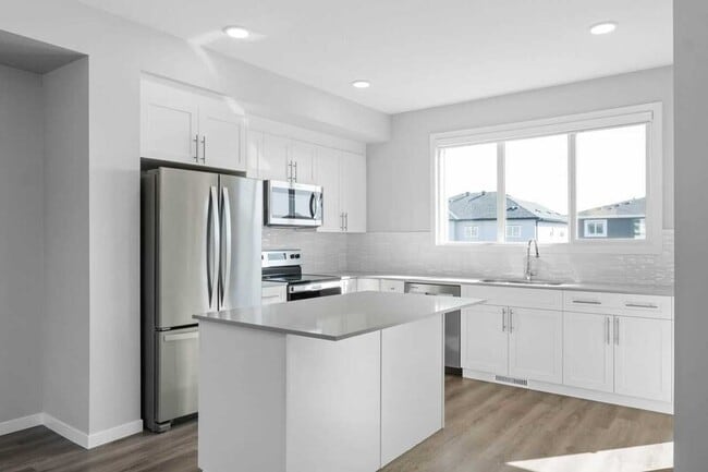 408 Pioneer Rd in Spruce Grove, AB - Building Photo - Building Photo