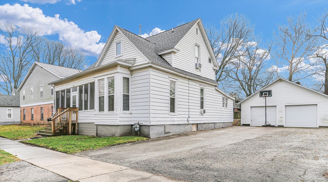 207 W William St, Unit 1 in Champaign, IL - Building Photo