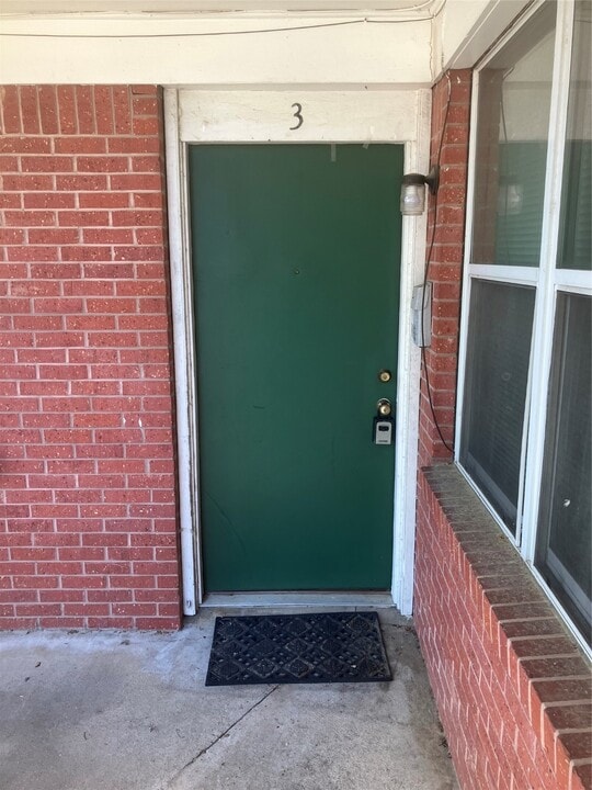 1402 22nd St in Huntsville, TX - Building Photo