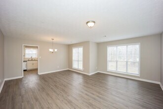 576 Flint Ridge Ct in Jonesboro, GA - Building Photo - Building Photo
