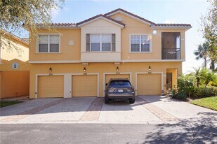 2745 Oakwater Dr in Kissimmee, FL - Building Photo