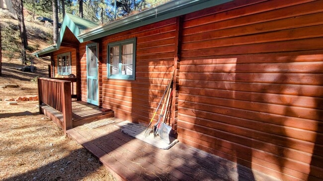 2101 Symonds Dr in Pine Mountain Club, CA - Building Photo - Building Photo