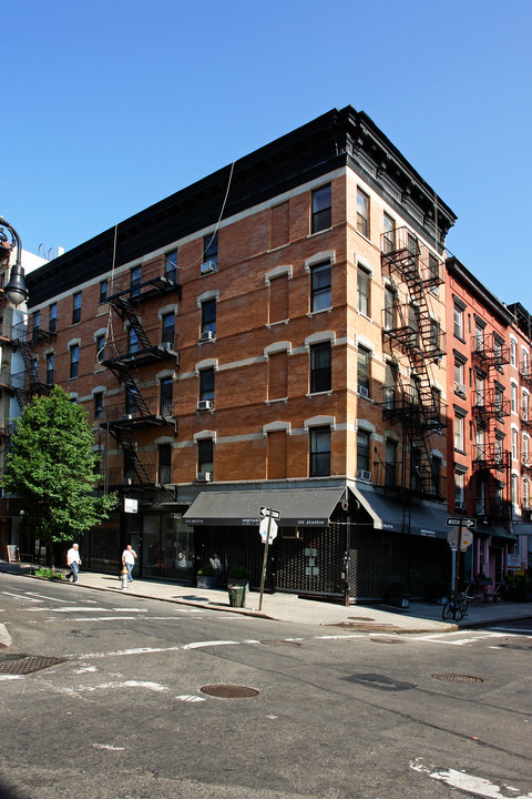 100 Stanton St in New York, NY - Building Photo