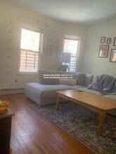 20 Fisher Ave, Unit 3 in Boston, MA - Building Photo - Building Photo