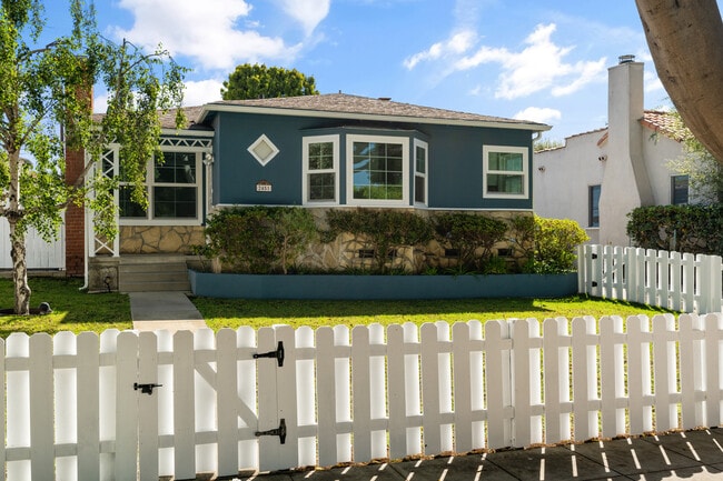 2451 22nd St in Santa Monica, CA - Building Photo - Building Photo