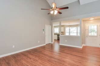 1929 Deep Forest Trail in Raleigh, NC - Foto de edificio - Building Photo