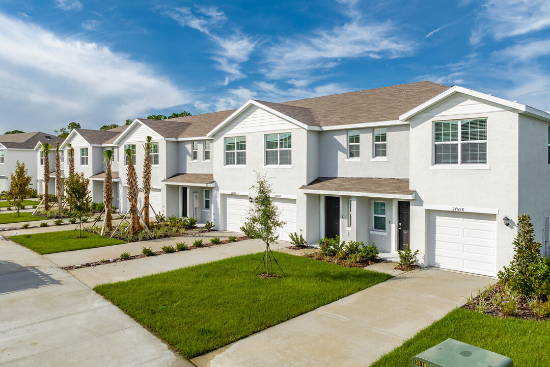 Crestview at Grove West Townhomes in Wesley Chapel, FL - Building Photo