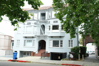 2451 Le Conte Ave in Berkeley, CA - Building Photo - Building Photo