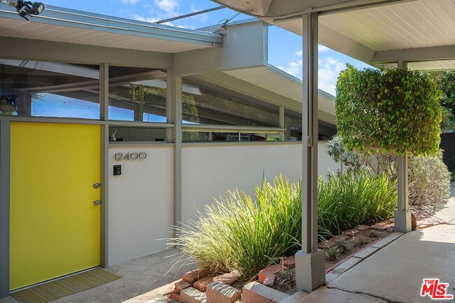 12400 Deerbrook Ln in Los Angeles, CA - Building Photo - Building Photo