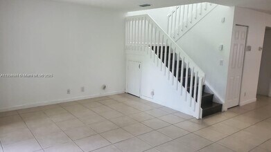 9073 Vineyard Lake Dr in Plantation, FL - Building Photo - Building Photo