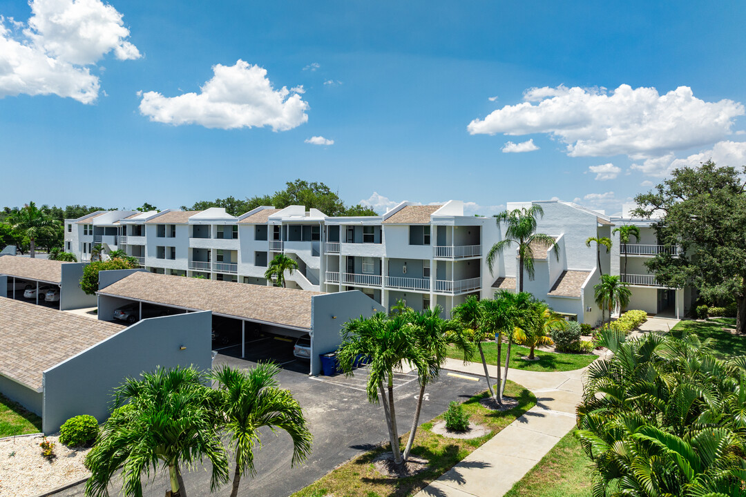 Bermuda Club in Ft. Myers, FL - Building Photo