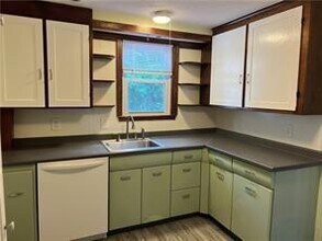 180 Yorktown Rd in North Kingstown, RI - Building Photo - Building Photo