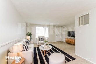 5901 Pemberly Dr in Indianapolis, IN - Foto de edificio - Building Photo