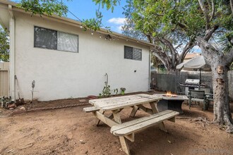 5304 Monroe Ave in San Diego, CA - Foto de edificio - Building Photo