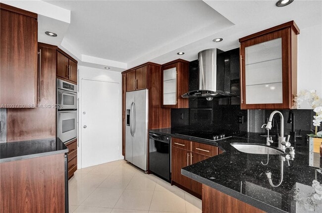 1351 NE Miami Gardens Dr in North Miami Beach, FL - Foto de edificio - Building Photo